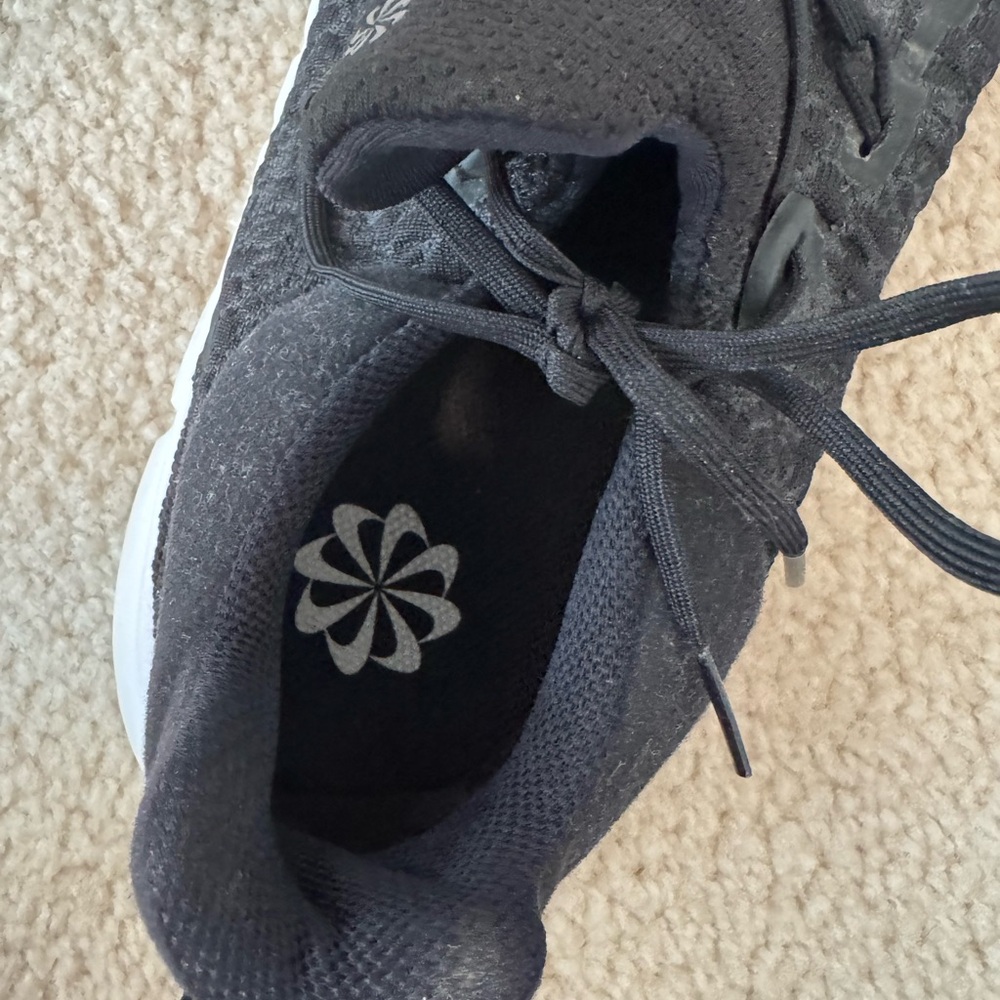Nike Black and White Running Shoes - Picture 5 of 6